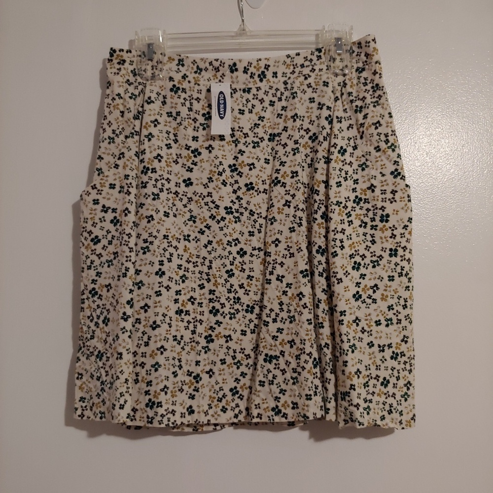 Floral skirt with pockets Old Navy size small NWT